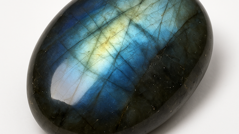 Pierre brute de Labradorite aux reflets irisés – lithothérapie Kryst’al